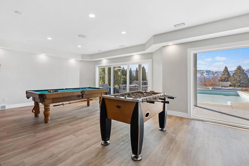 Luxurious 5 Bedroom House With Pool & Sauna West Kelowna Zewnętrze zdjęcie
