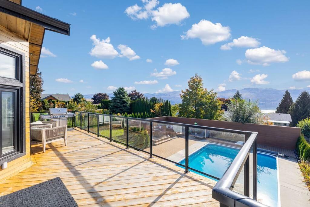 Luxurious 5 Bedroom House With Pool & Sauna West Kelowna Zewnętrze zdjęcie