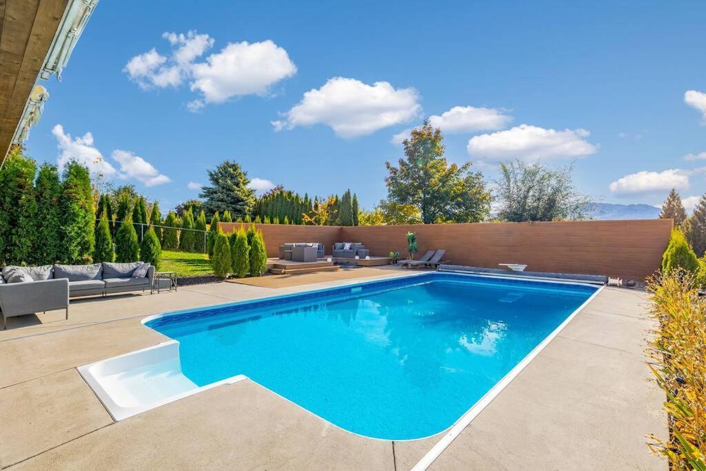 Luxurious 5 Bedroom House With Pool & Sauna West Kelowna Zewnętrze zdjęcie