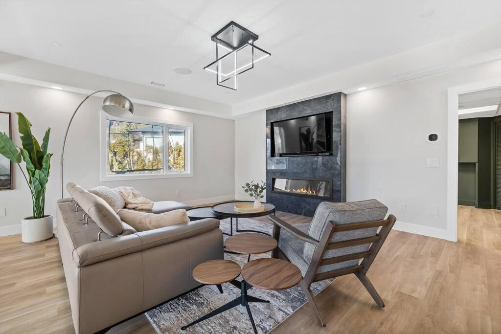 Luxurious 5 Bedroom House With Pool & Sauna West Kelowna Zewnętrze zdjęcie