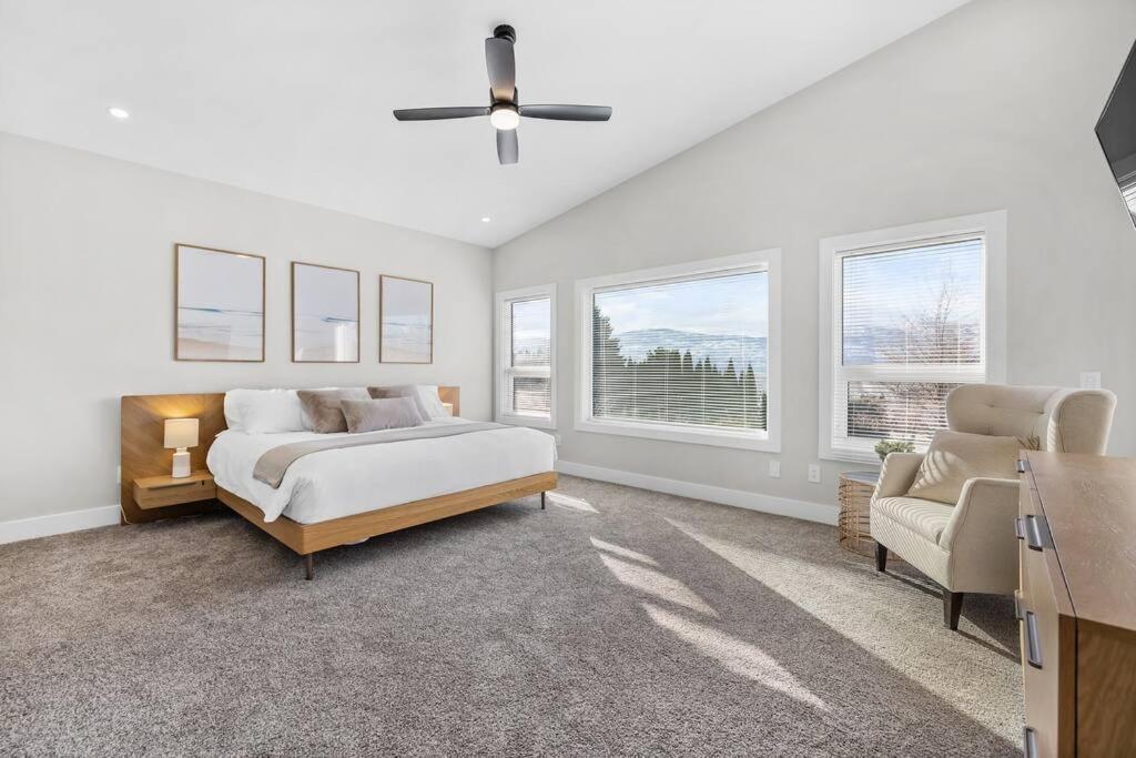 Luxurious 5 Bedroom House With Pool & Sauna West Kelowna Zewnętrze zdjęcie