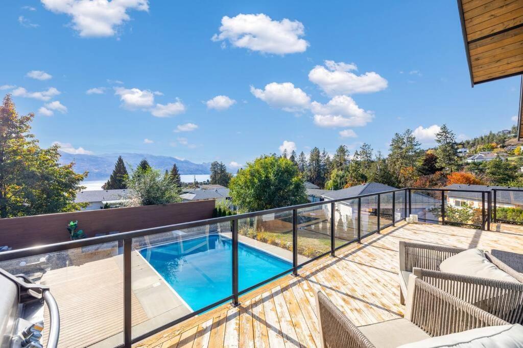 Luxurious 5 Bedroom House With Pool & Sauna West Kelowna Zewnętrze zdjęcie