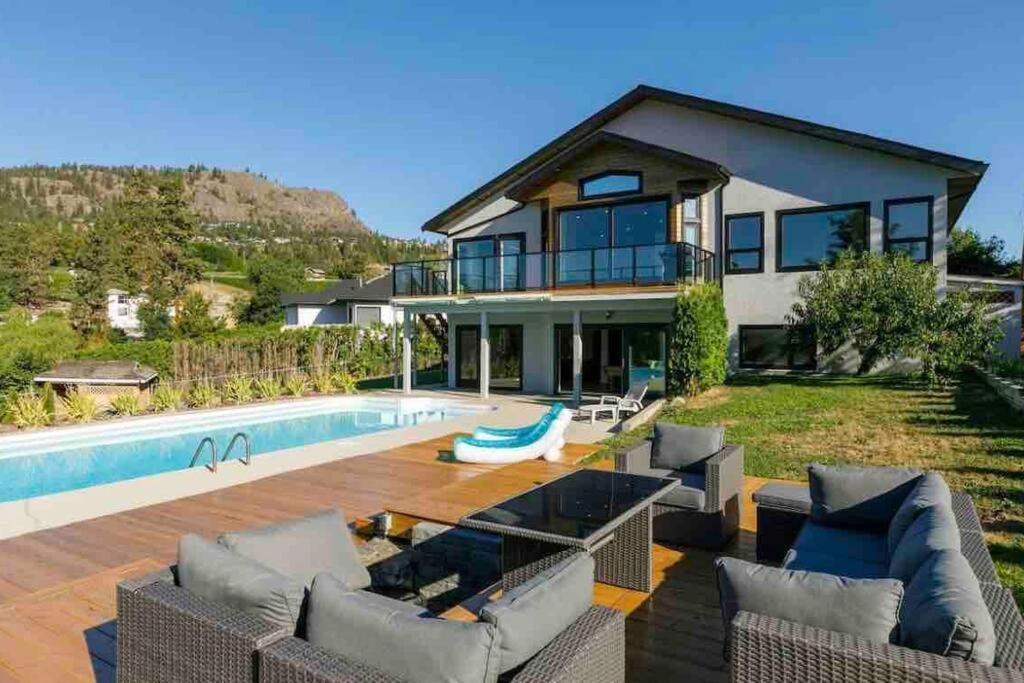 Luxurious 5 Bedroom House With Pool & Sauna West Kelowna Zewnętrze zdjęcie
