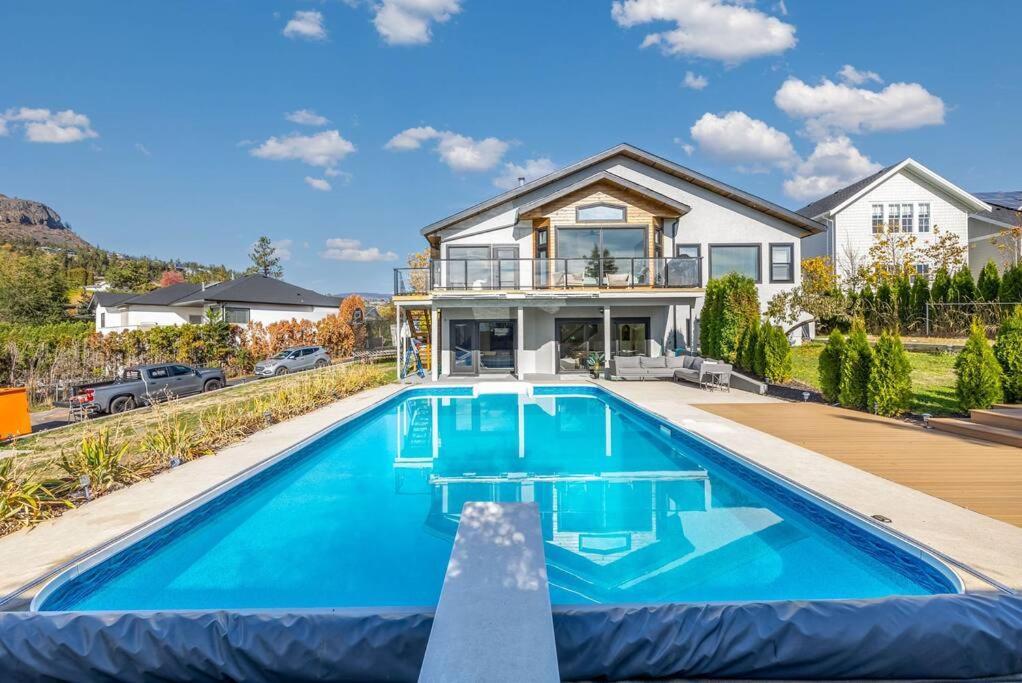 Luxurious 5 Bedroom House With Pool & Sauna West Kelowna Zewnętrze zdjęcie