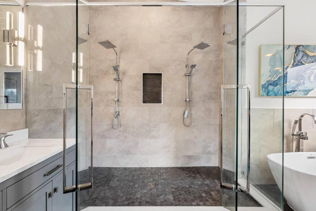 Luxurious 5 Bedroom House With Pool & Sauna West Kelowna Zewnętrze zdjęcie