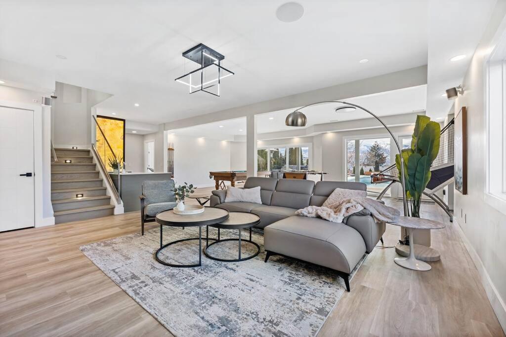 Luxurious 5 Bedroom House With Pool & Sauna West Kelowna Zewnętrze zdjęcie