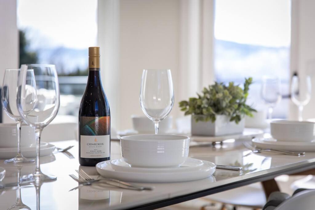 Luxurious 5 Bedroom House With Pool & Sauna West Kelowna Zewnętrze zdjęcie