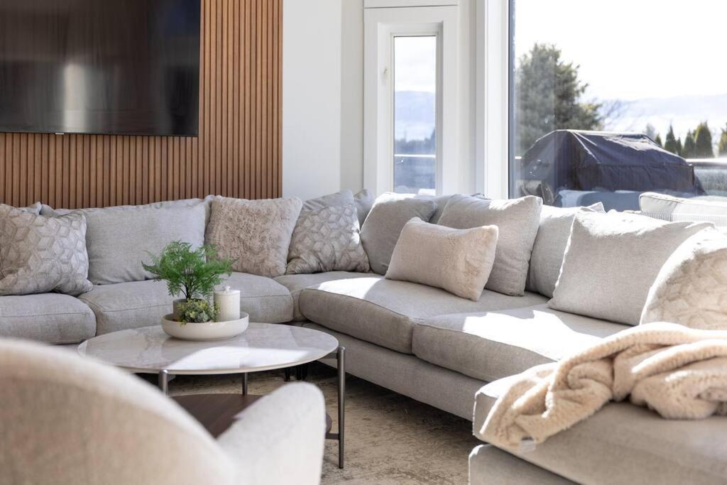 Luxurious 5 Bedroom House With Pool & Sauna West Kelowna Zewnętrze zdjęcie