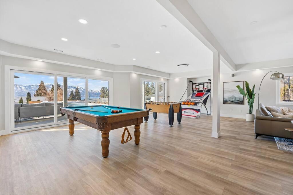 Luxurious 5 Bedroom House With Pool & Sauna West Kelowna Zewnętrze zdjęcie