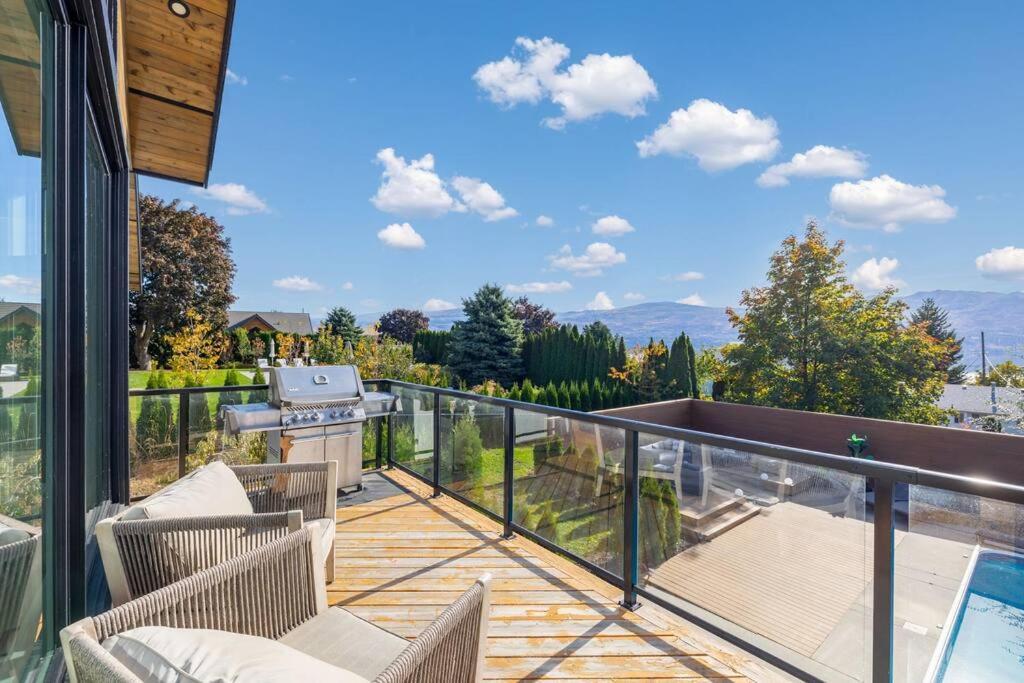 Luxurious 5 Bedroom House With Pool & Sauna West Kelowna Zewnętrze zdjęcie